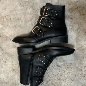 Steven Pointed Low Heeled Boots Size 9.5M